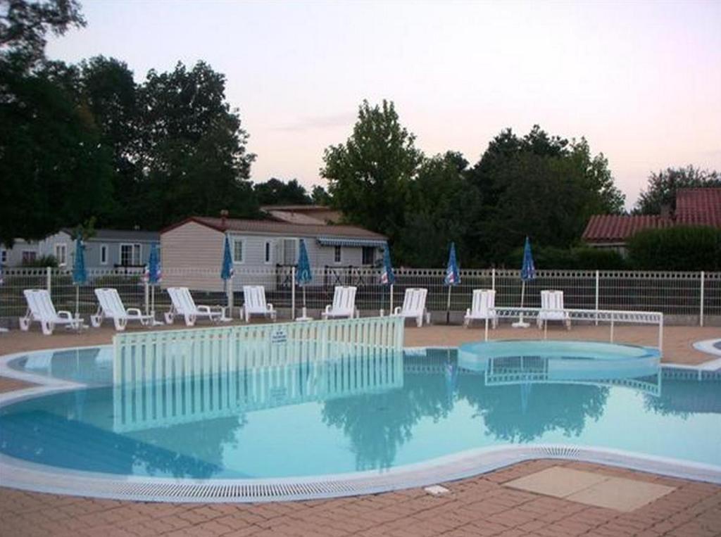 Hotel Camping Les Pins Le Montaut Exterior foto