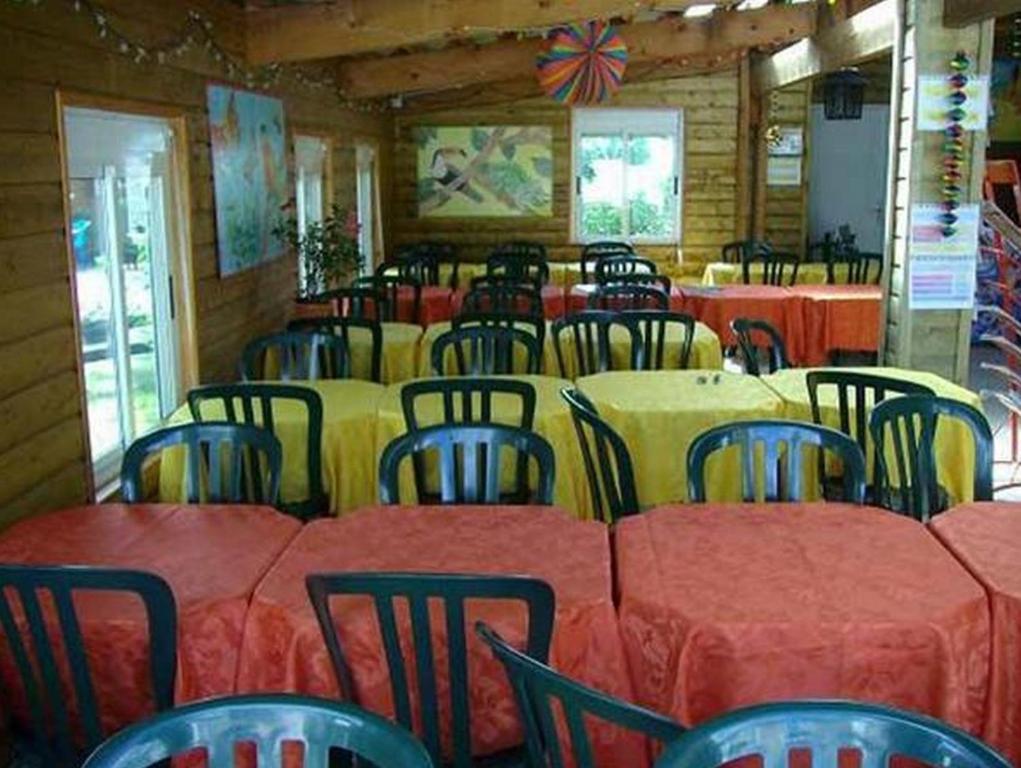 Hotel Camping Les Pins Le Montaut Exterior foto